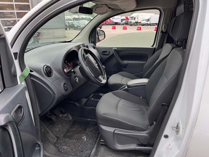 Mercedes-Benz Citan 109 CDI / Extra Lang / UNFALL / DAMAGE - Furgoneta pequeña: foto 5 Mercedes-Benz Citan 109 CDI / Extra Lang / UNFALL / DAMAGE - Furgoneta pequeña: foto 5
