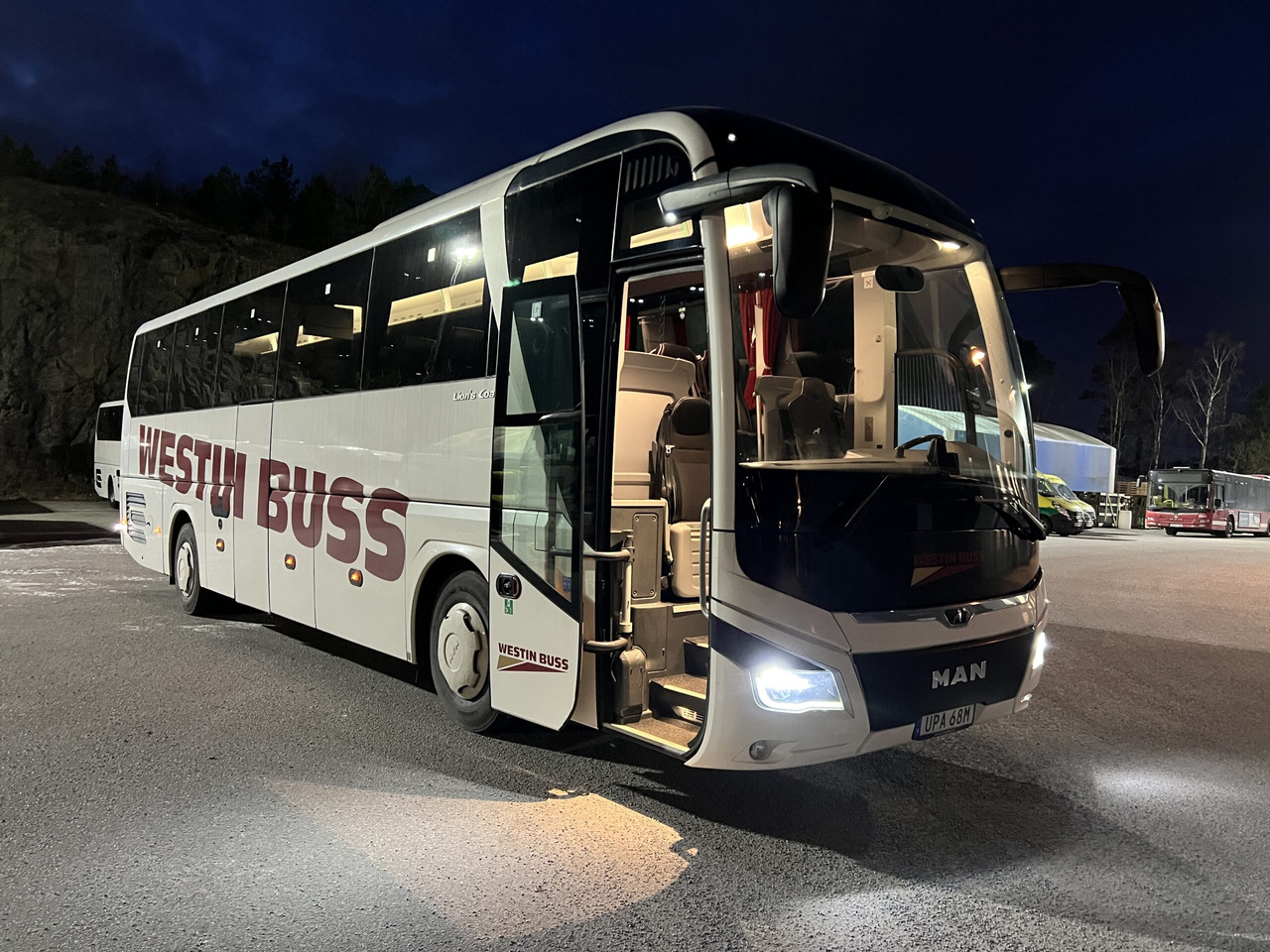 MAN Lions Coach R07 Euro 6D - Autocar: foto 1 MAN Lions Coach R07 Euro 6D - Autocar: foto 1