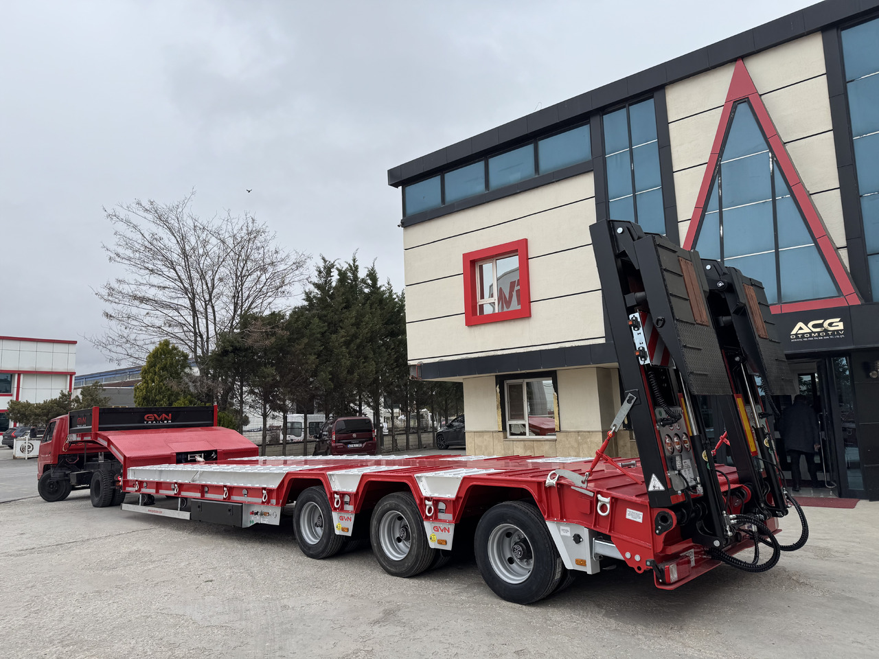 GVN Trailer 3 AXLE LOWBED WITH WHEEL RECESSES - Góndola rebajadas semirremolque: foto 1 GVN Trailer 3 AXLE LOWBED WITH WHEEL RECESSES - Góndola rebajadas semirremolque: foto 1