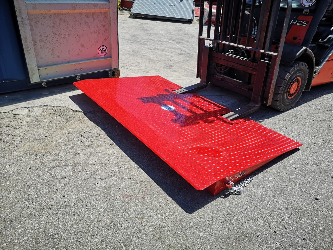 Compact Container access ramp . AZ RAMP - HCRN-06. 6 000 Kg - Rampa de carga: foto 3 Compact Container access ramp . AZ RAMP - HCRN-06. 6 000 Kg - Rampa de carga: foto 3