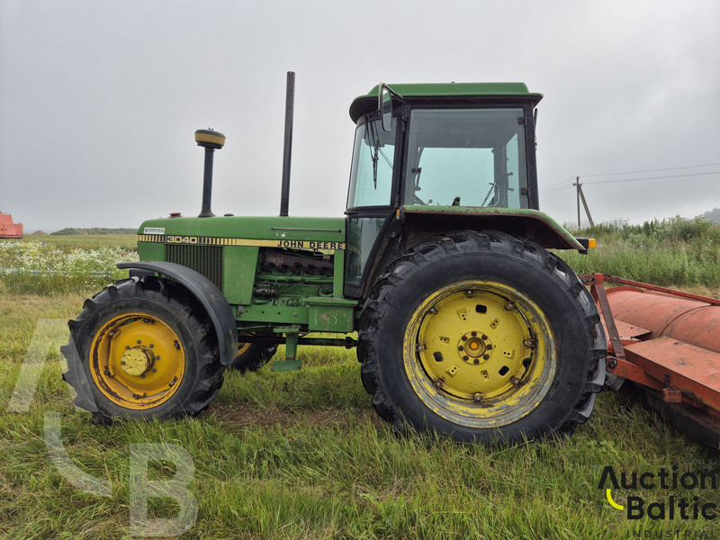John Deere MFWD - Tractor: foto 3 John Deere MFWD - Tractor: foto 3