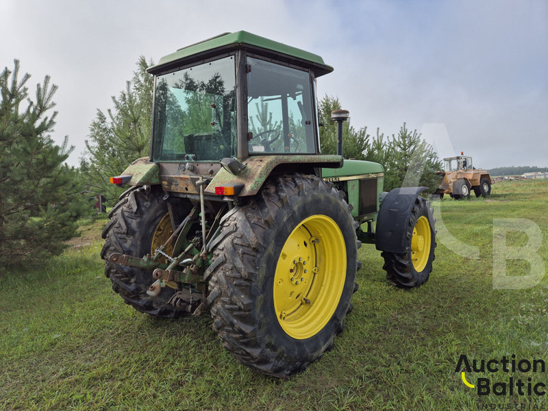 John Deere MFWD - Tractor: foto 3 John Deere MFWD - Tractor: foto 3