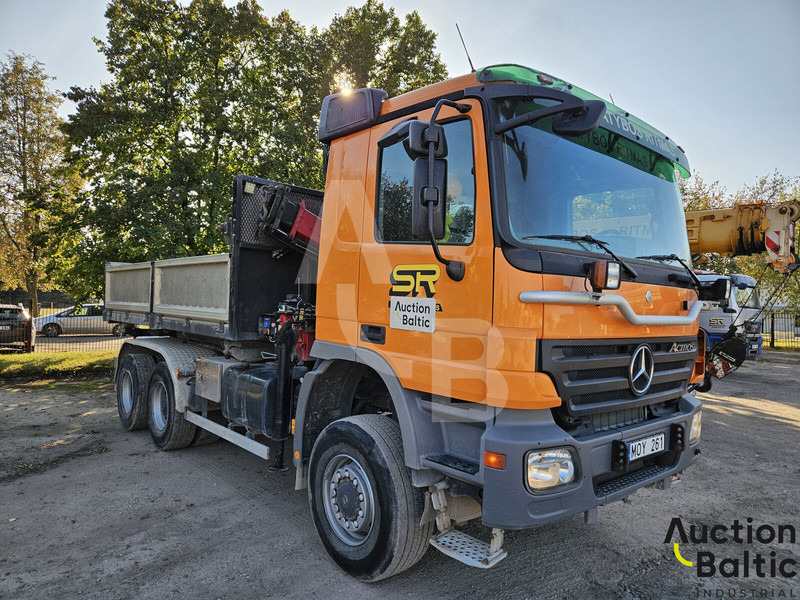 Mercedes-Benz Actros 1844 - Volquete camión, Camión grúa: foto 1 Mercedes-Benz Actros 1844 - Volquete camión, Camión grúa: foto 1
