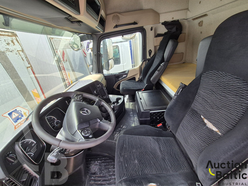 Mercedes-Benz Actros 2551 - Camión caja cerrada: foto 5 Mercedes-Benz Actros 2551 - Camión caja cerrada: foto 5
