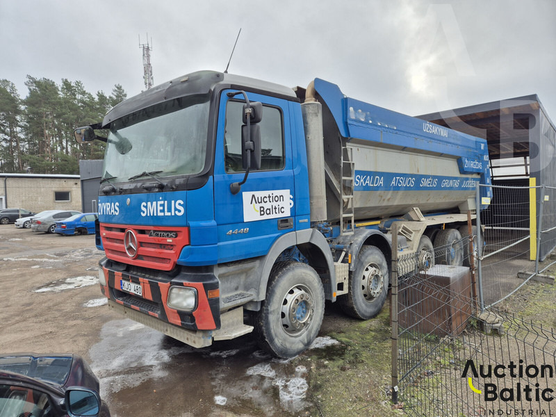 Mercedes-Benz Actros 4448 - Volquete camión: foto 2 Mercedes-Benz Actros 4448 - Volquete camión: foto 2