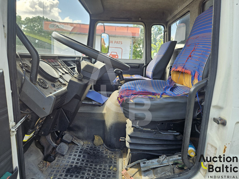 Renault Midliner S 150 - Cisterna camión: foto 4 Renault Midliner S 150 - Cisterna camión: foto 4