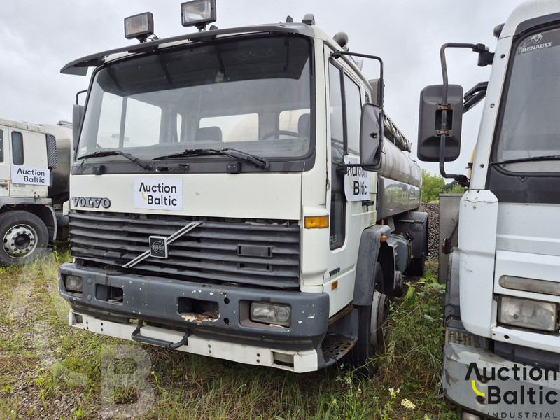 Volvo FL6 - Cisterna camión: foto 1 Volvo FL6 - Cisterna camión: foto 1