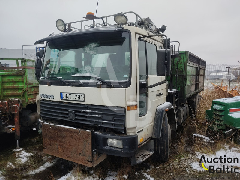 Volvo FL618 - Volquete camión, Camión grúa: foto 1 Volvo FL618 - Volquete camión, Camión grúa: foto 1