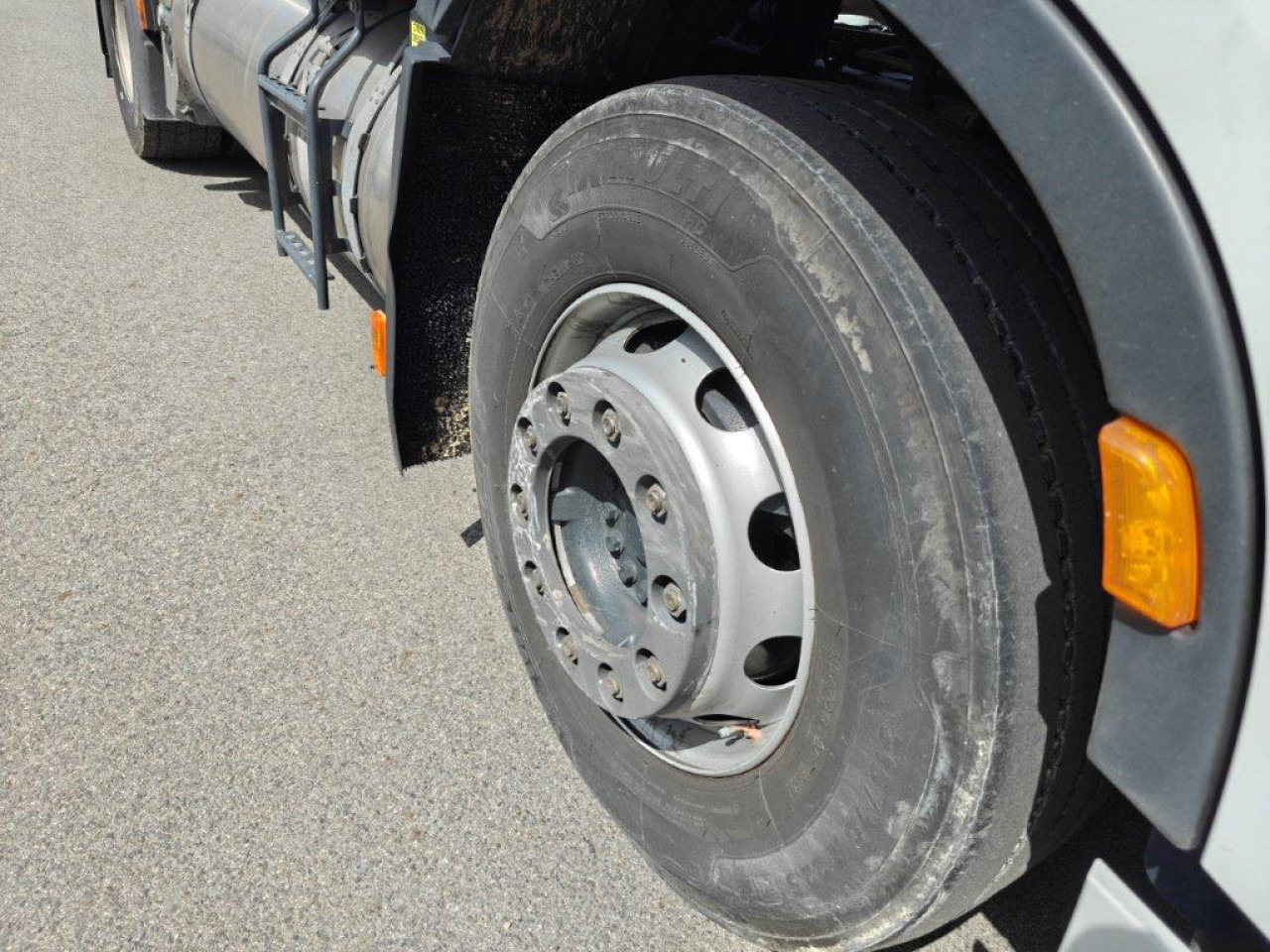 IVECO Stralis AS440S46T/P2LNG Euro6 Intarder Klima - Cabeza tractora: foto 3 IVECO Stralis AS440S46T/P2LNG Euro6 Intarder Klima - Cabeza tractora: foto 3