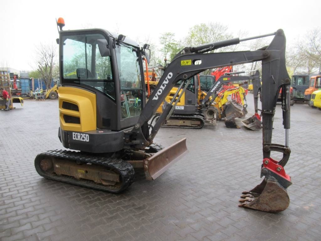 Volvo ECR25D - Miniexcavadora: foto 2 Volvo ECR25D - Miniexcavadora: foto 2