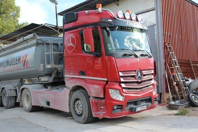 Mercedes-Benz Actros 4 2-Achser BM 963 1848 OM471 4x2 SZM - Cabeza tractora: foto 1 Mercedes-Benz Actros 4 2-Achser BM 963 1848 OM471 4x2 SZM - Cabeza tractora: foto 1