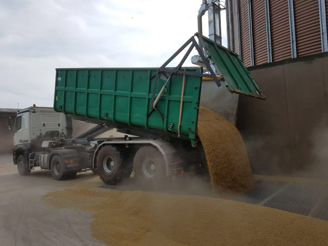 Auflieger Abrollkipper Hakenlift Agrar - Portacontenedore/ Intercambiable semirremolque: foto 1 Auflieger Abrollkipper Hakenlift Agrar - Portacontenedore/ Intercambiable semirremolque: foto 1