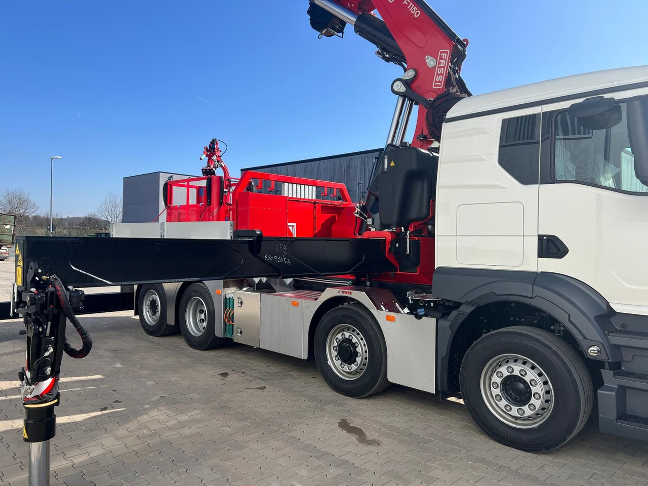 MAN 8x4 Hydro mit F1150 inkl Jib und Winde Korb - Cabeza tractora: foto 3 MAN 8x4 Hydro mit F1150 inkl Jib und Winde Korb - Cabeza tractora: foto 3