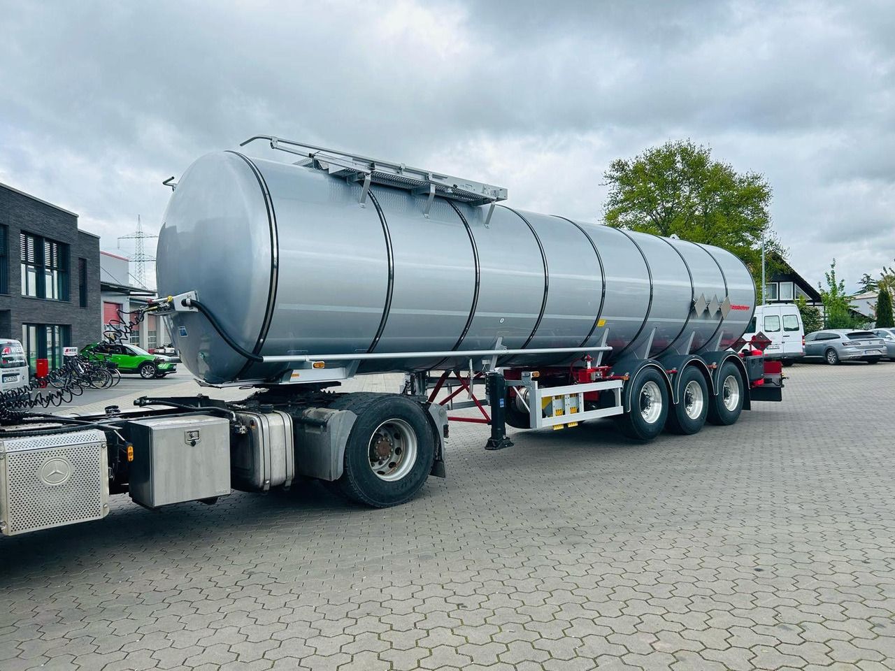 Kässbohrer STS.SS Edelstahl Tankauflieger Bitumen 32m³ - Cisterna semirremolque: foto 2 Kässbohrer STS.SS Edelstahl Tankauflieger Bitumen 32m³ - Cisterna semirremolque: foto 2