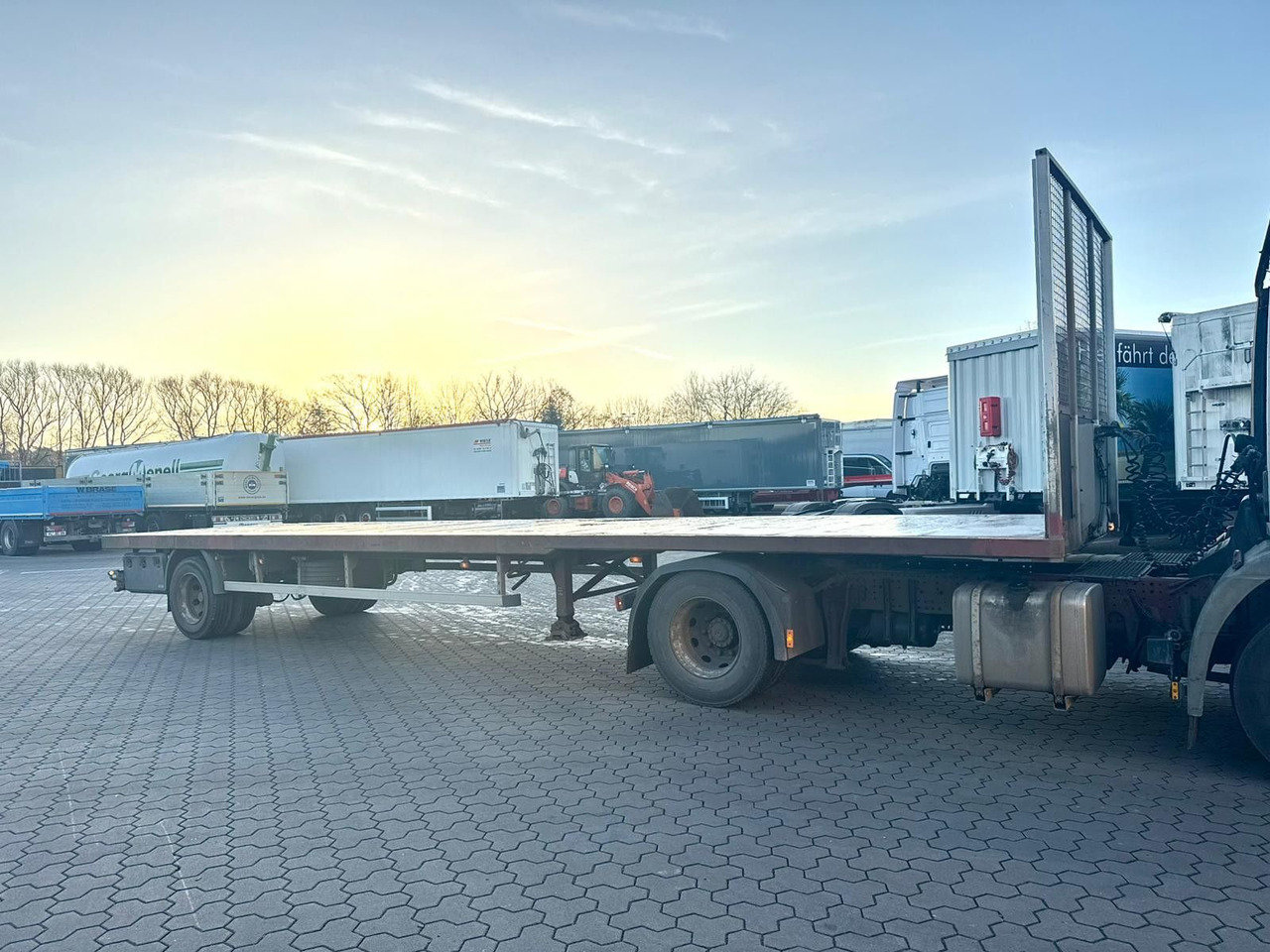 Koester 1-Achs Plattform Auflieger - Semirremolque plataforma/ Caja abierta: foto 3 Koester 1-Achs Plattform Auflieger - Semirremolque plataforma/ Caja abierta: foto 3