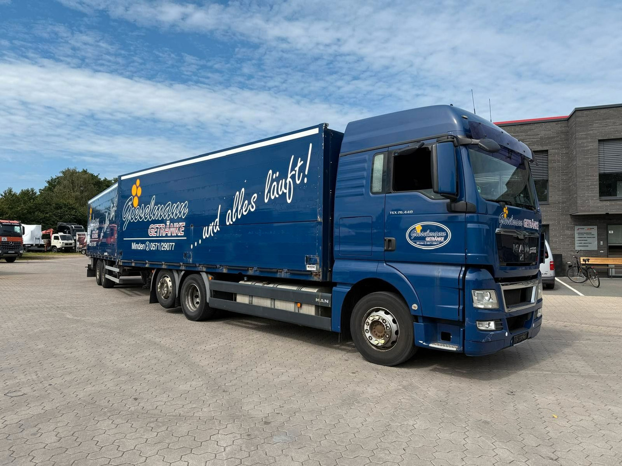 MAN TGA Schwenkwand-Getränkeaufbau incl. Anhänger - Transporte de bebidas camión: foto 1 MAN TGA Schwenkwand-Getränkeaufbau incl. Anhänger - Transporte de bebidas camión: foto 1