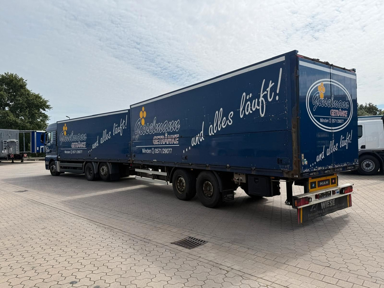 MAN TGA Schwenkwand-Getränkeaufbau incl. Anhänger - Transporte de bebidas camión: foto 4 MAN TGA Schwenkwand-Getränkeaufbau incl. Anhänger - Transporte de bebidas camión: foto 4