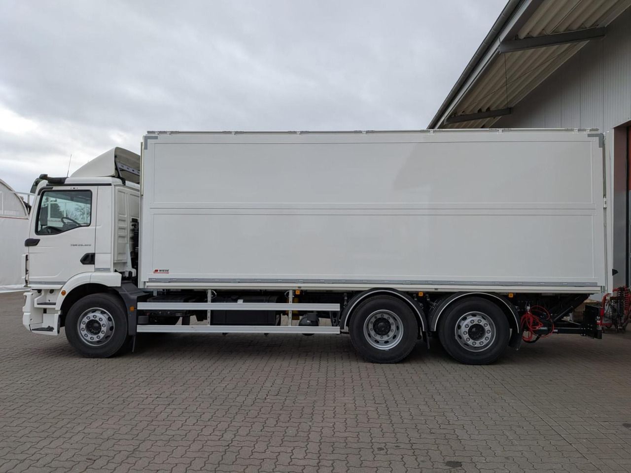 MAN TGM 26.320 6x2/4 Getränkefahrzeug Wingliner LBW - Camión caja cerrada: foto 5 MAN TGM 26.320 6x2/4 Getränkefahrzeug Wingliner LBW - Camión caja cerrada: foto 5