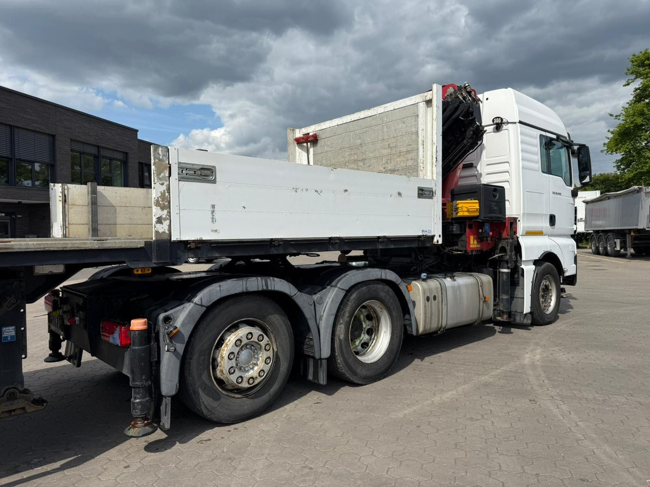 MAN TGX 26.440 6x2 mit HMF 3000-5 Kran - Camión grúa: foto 4 MAN TGX 26.440 6x2 mit HMF 3000-5 Kran - Camión grúa: foto 4