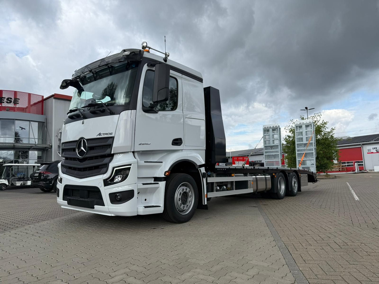 Mercedes-Benz Actros mit Rampen, Maschinentransporter - Grua de remolque autos: foto 1 Mercedes-Benz Actros mit Rampen, Maschinentransporter - Grua de remolque autos: foto 1