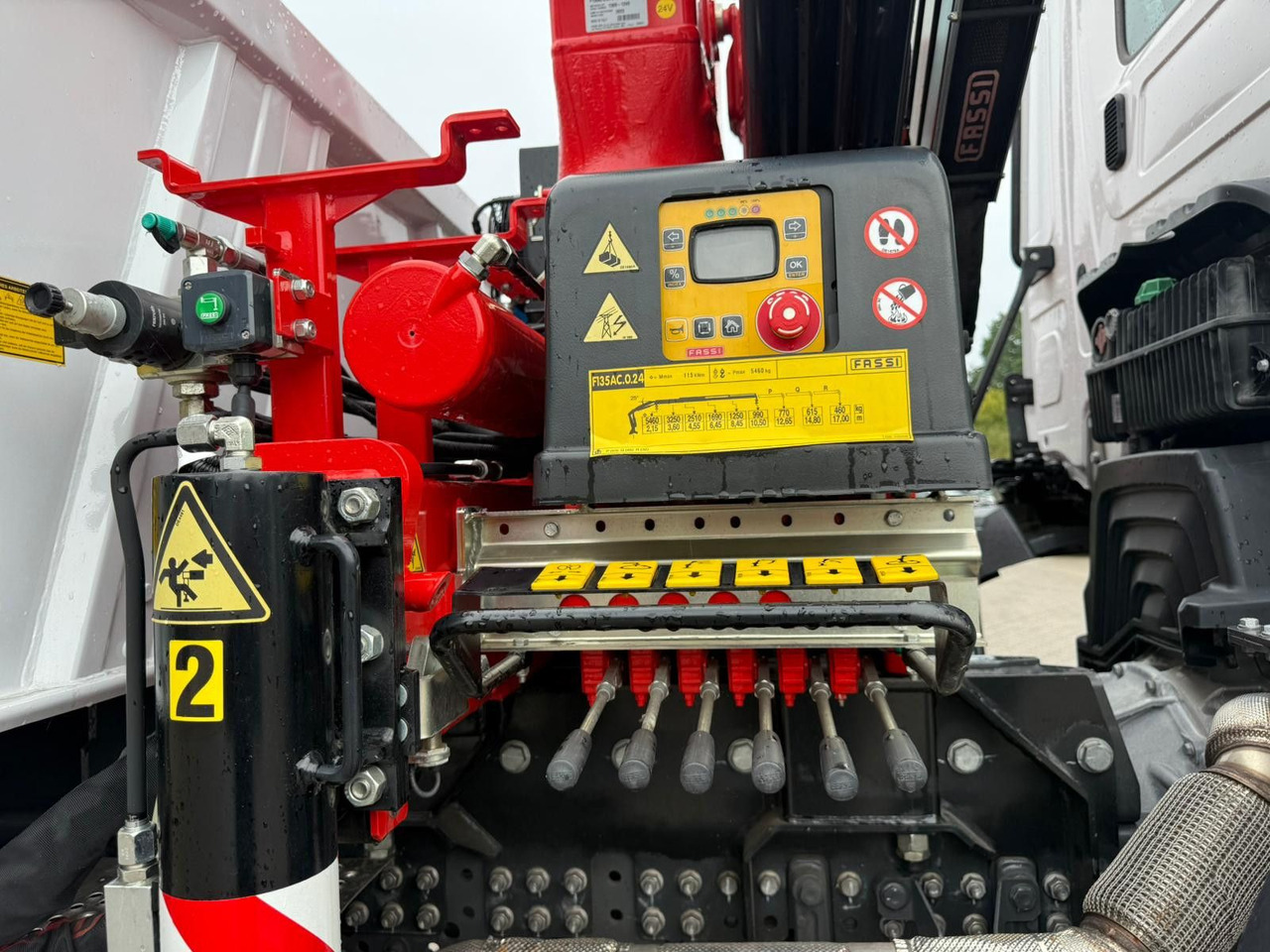 Leasing financiero de  Mercedes-Benz Arocs 1835  4x4 Allrad Fassi F135 Kran Kipper leasing Mercedes-Benz Arocs 1835  4x4 Allrad Fassi F135 Kran Kipper: foto 12