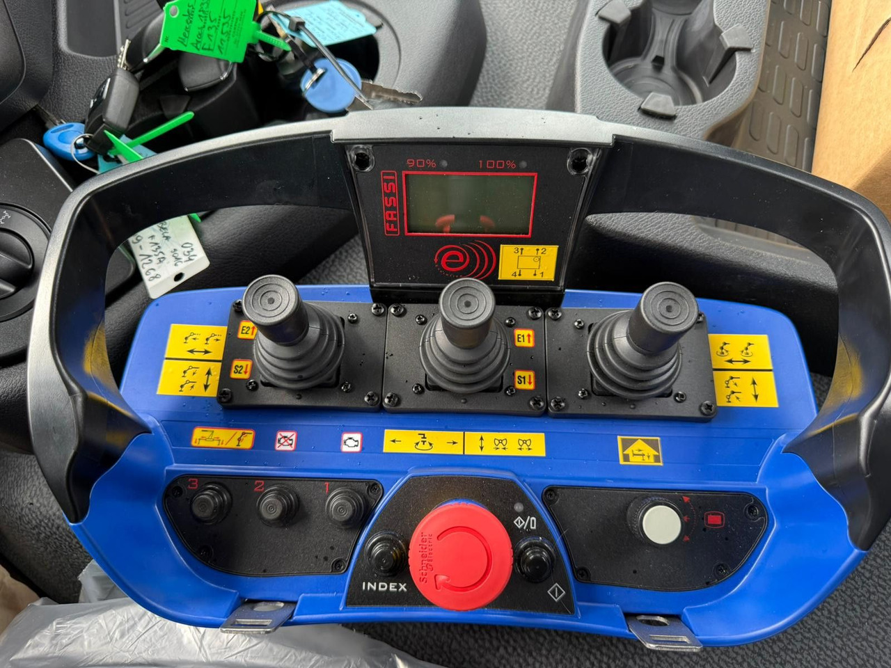 Leasing financiero de  Mercedes-Benz Arocs 1835  4x4 Allrad Fassi F135 Kran Kipper leasing Mercedes-Benz Arocs 1835  4x4 Allrad Fassi F135 Kran Kipper: foto 15