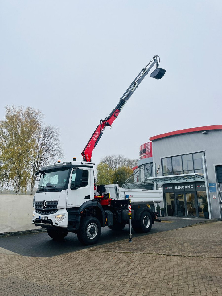 Mercedes-Benz Arocs 1835 4x4 Meiller Fassi F135 Kran Kipper - Volquete camión, Camión grúa: foto 3 Mercedes-Benz Arocs 1835 4x4 Meiller Fassi F135 Kran Kipper - Volquete camión, Camión grúa: foto 3