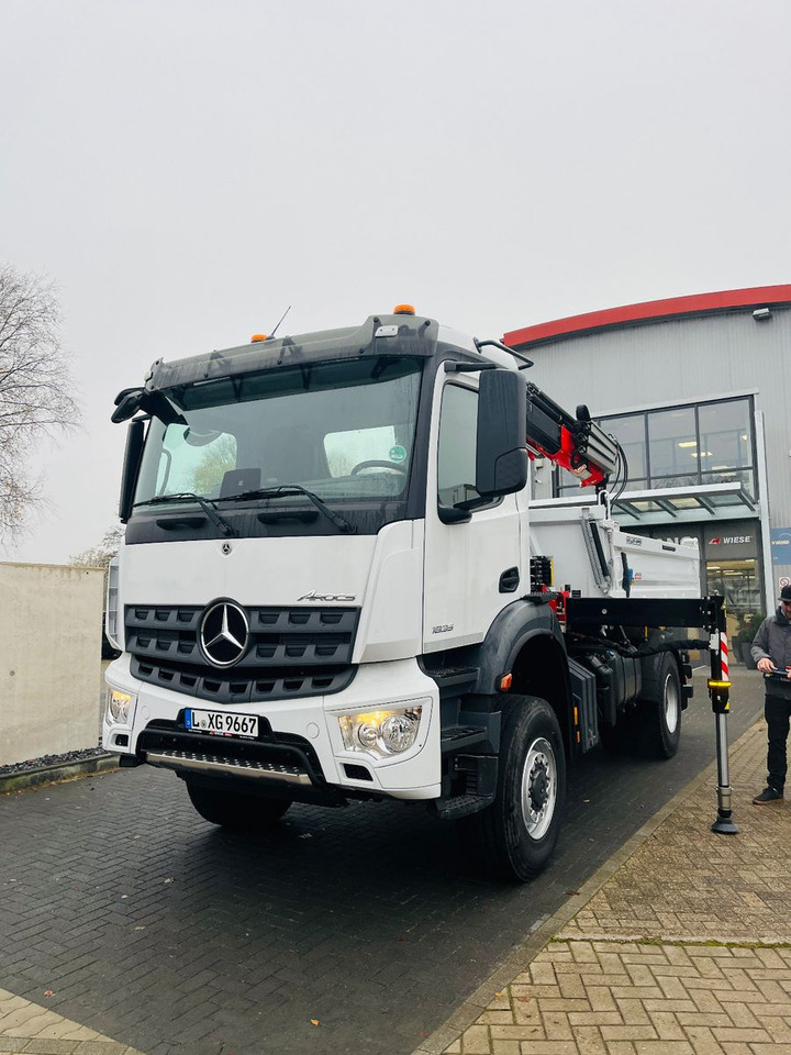 Mercedes-Benz Arocs 1835 4x4 Meiller Fassi Kran Kipper - Volquete camión, Camión grúa: foto 3 Mercedes-Benz Arocs 1835 4x4 Meiller Fassi Kran Kipper - Volquete camión, Camión grúa: foto 3