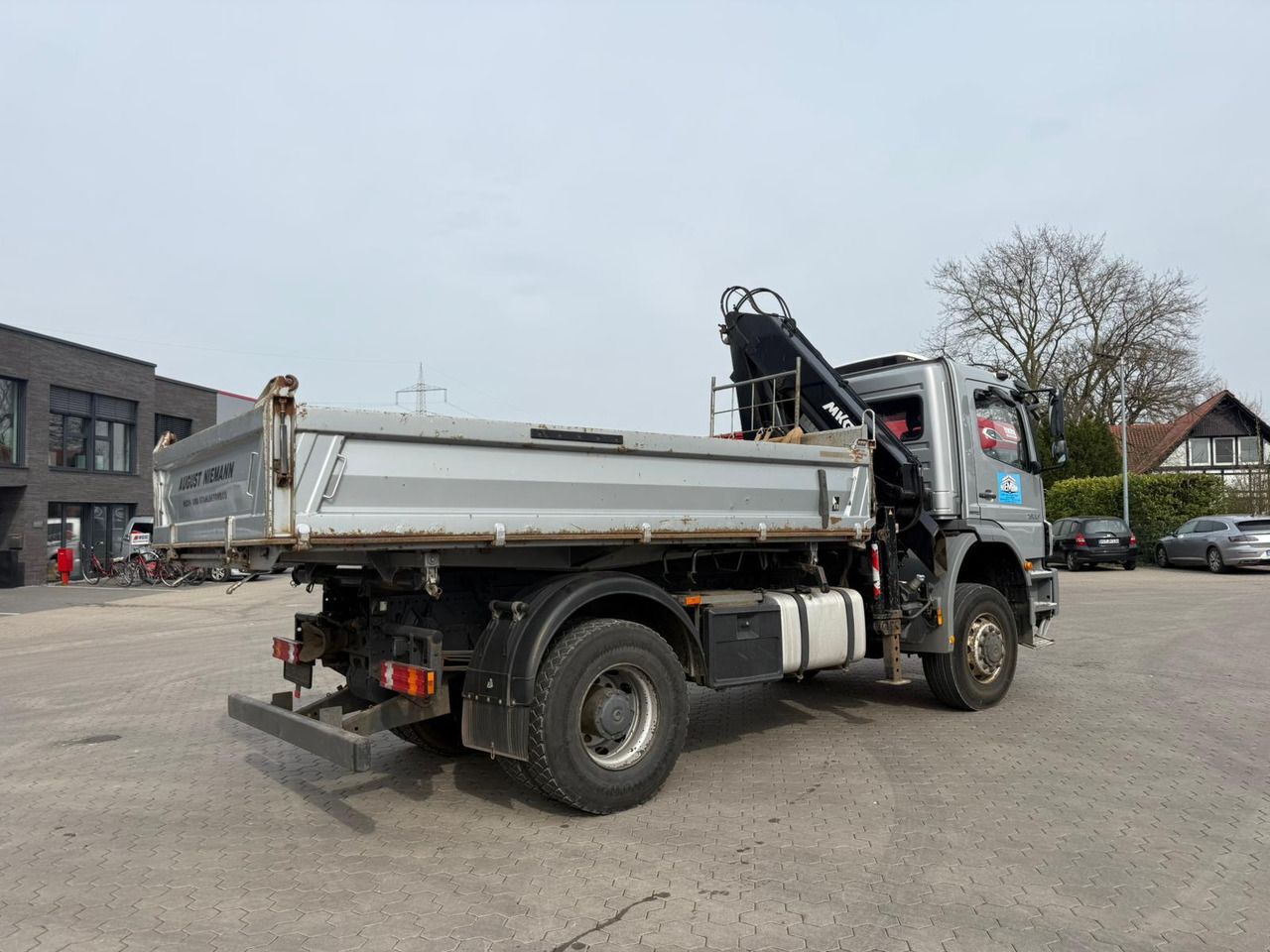 Mercedes-Benz Axor 1833 4x4 HAD Dreiseitenkipper mit MGK Kran - Camión grúa, Camión caja abierta: foto 3 Mercedes-Benz Axor 1833 4x4 HAD Dreiseitenkipper mit MGK Kran - Camión grúa, Camión caja abierta: foto 3