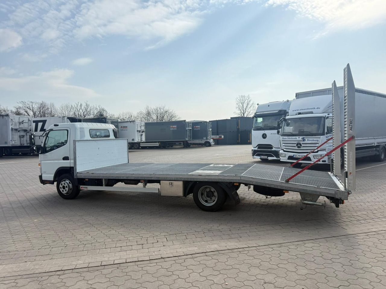 Mitsubishi Fuso Canter 7C18 Maschinen Transporter 23.947 km - Caja abierta furgoneta: foto 5 Mitsubishi Fuso Canter 7C18 Maschinen Transporter 23.947 km - Caja abierta furgoneta: foto 5