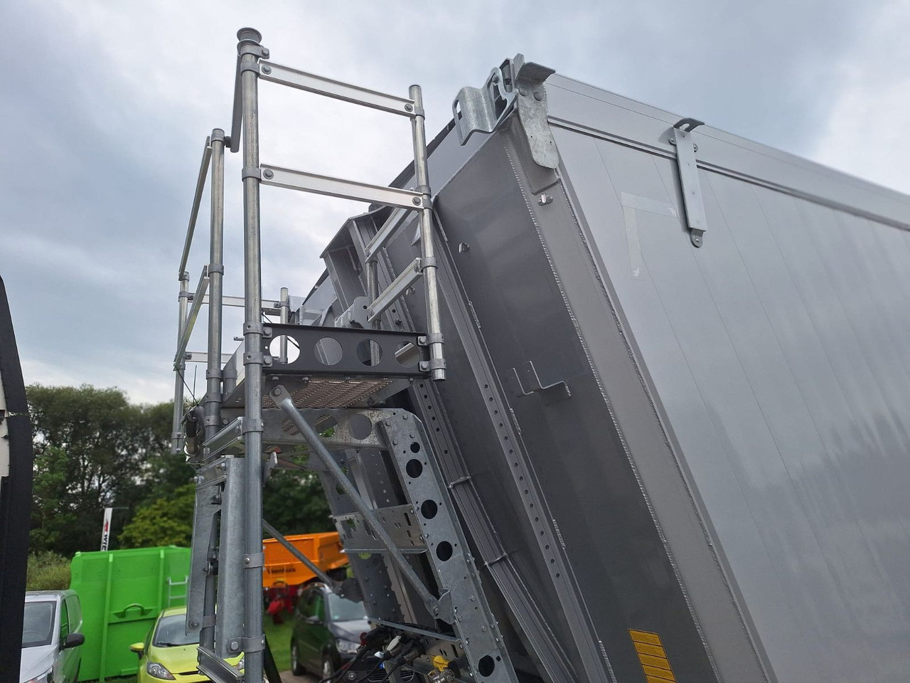 Schmitz Cargobull Kipper 52m³ mit gekröpftem Chassis - Volquete semirremolque: foto 5 Schmitz Cargobull Kipper 52m³ mit gekröpftem Chassis - Volquete semirremolque: foto 5
