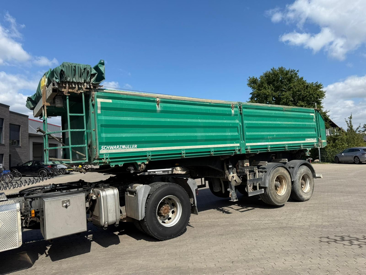 Schwarzmüller 2 Achs Dreiseitenkipper 21m³ mit elektr. Verdeck - Volquete remolque: foto 4 Schwarzmüller 2 Achs Dreiseitenkipper 21m³ mit elektr. Verdeck - Volquete remolque: foto 4