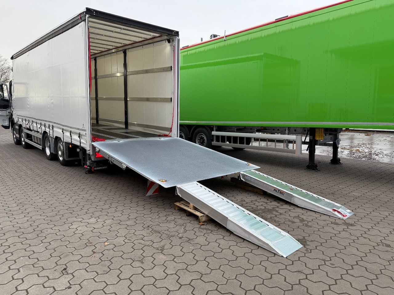 Volvo FH 500 8x2 Arbeitsbühnen Transporter LBW 9t - Grua de remolque autos: foto 5 Volvo FH 500 8x2 Arbeitsbühnen Transporter LBW 9t - Grua de remolque autos: foto 5