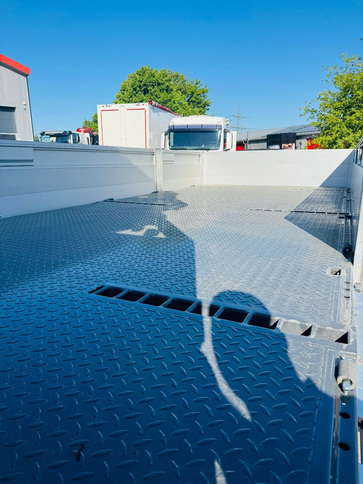 Volvo FH 500 8x2 mit F710RA.2.27 L426 und V20 Winde - Camión caja abierta, Camión grúa: foto 4 Volvo FH 500 8x2 mit F710RA.2.27 L426 und V20 Winde - Camión caja abierta, Camión grúa: foto 4