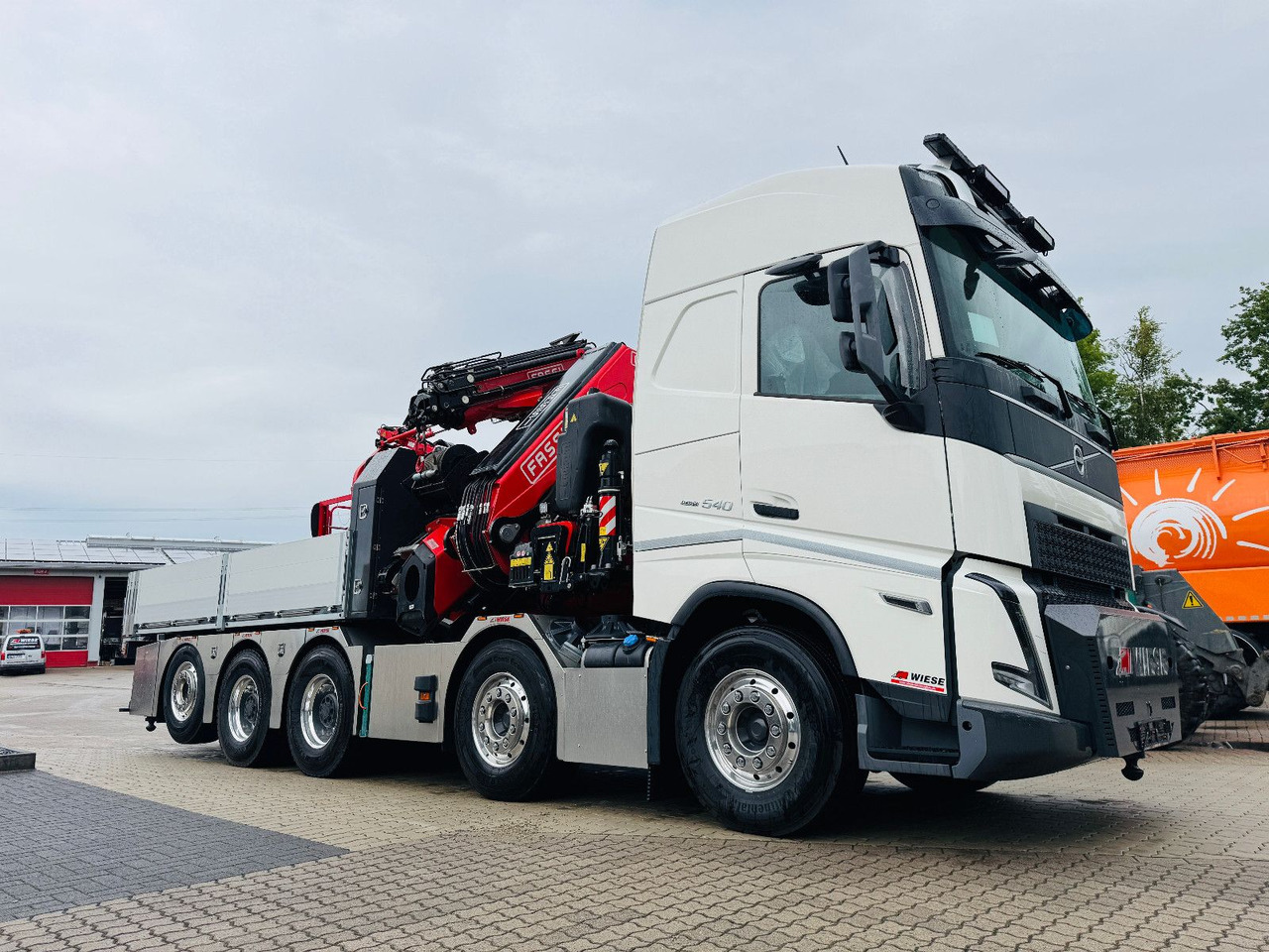 Volvo FH540 10x4 mit F1150 Ladekran, Sattelzugmaschine - Camión grúa: foto 1 Volvo FH540 10x4 mit F1150 Ladekran, Sattelzugmaschine - Camión grúa: foto 1