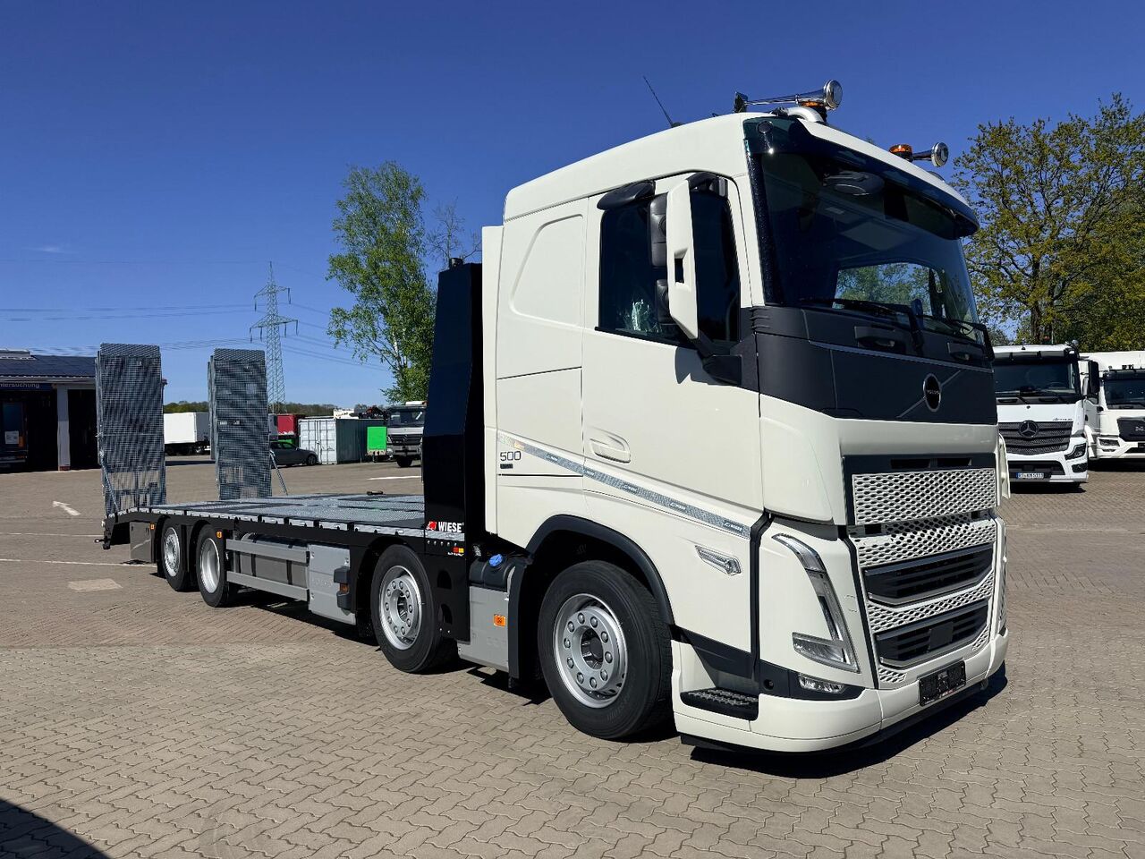 Volvo Maschinentransporter mit Rampen, Arbeitsbühnen - Grua de remolque autos: foto 4 Volvo Maschinentransporter mit Rampen, Arbeitsbühnen - Grua de remolque autos: foto 4