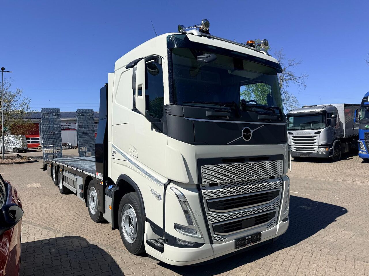 Volvo Maschinentransporter mit Rampen, Arbeitsbühnen - Grua de remolque autos: foto 1 Volvo Maschinentransporter mit Rampen, Arbeitsbühnen - Grua de remolque autos: foto 1