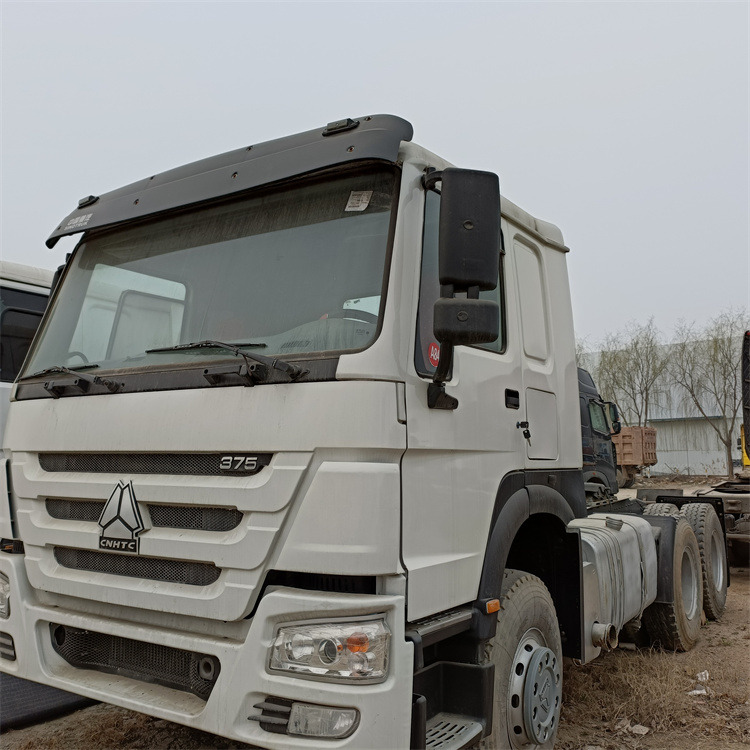 HOWO 6x4 375hp tractor - Cabeza tractora: foto 2 HOWO 6x4 375hp tractor - Cabeza tractora: foto 2