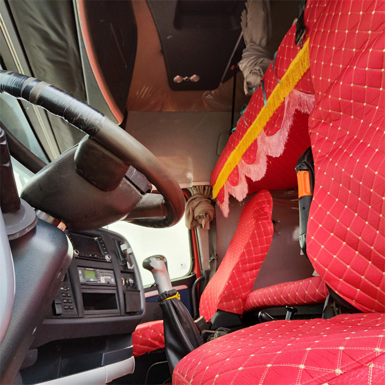 HOWO HOWO T7H-540 tractors - Cabeza tractora: foto 4 HOWO HOWO T7H-540 tractors - Cabeza tractora: foto 4