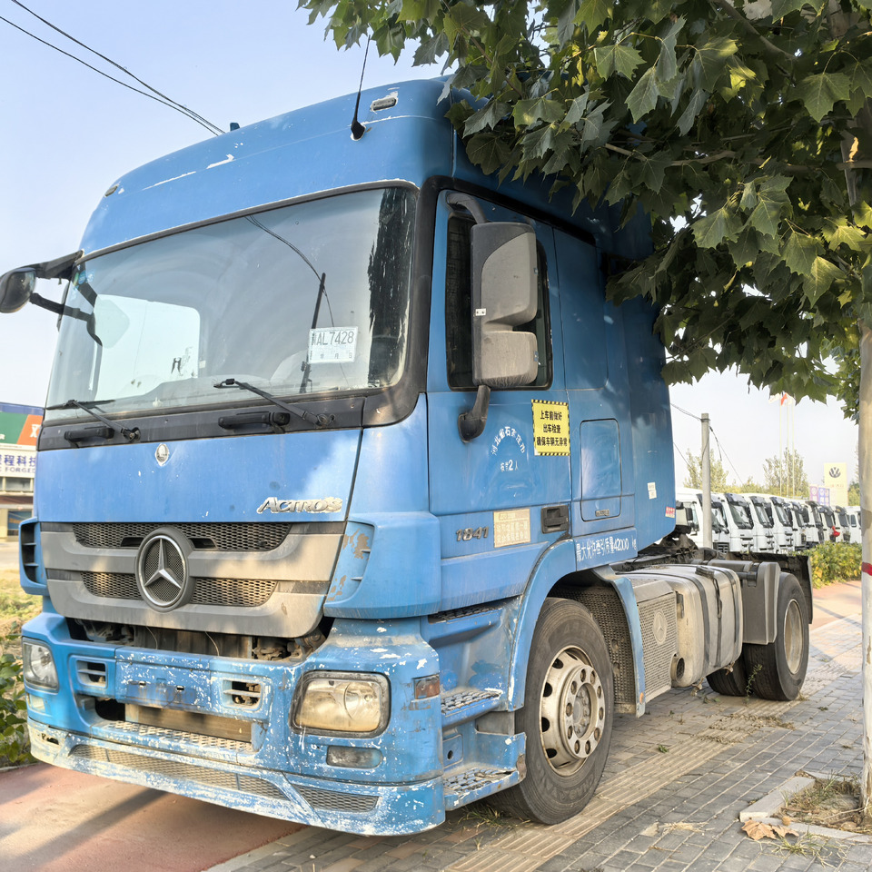 Mercedes-Benz 4x2-1841 - Cabeza tractora: foto 1 Mercedes-Benz 4x2-1841 - Cabeza tractora: foto 1