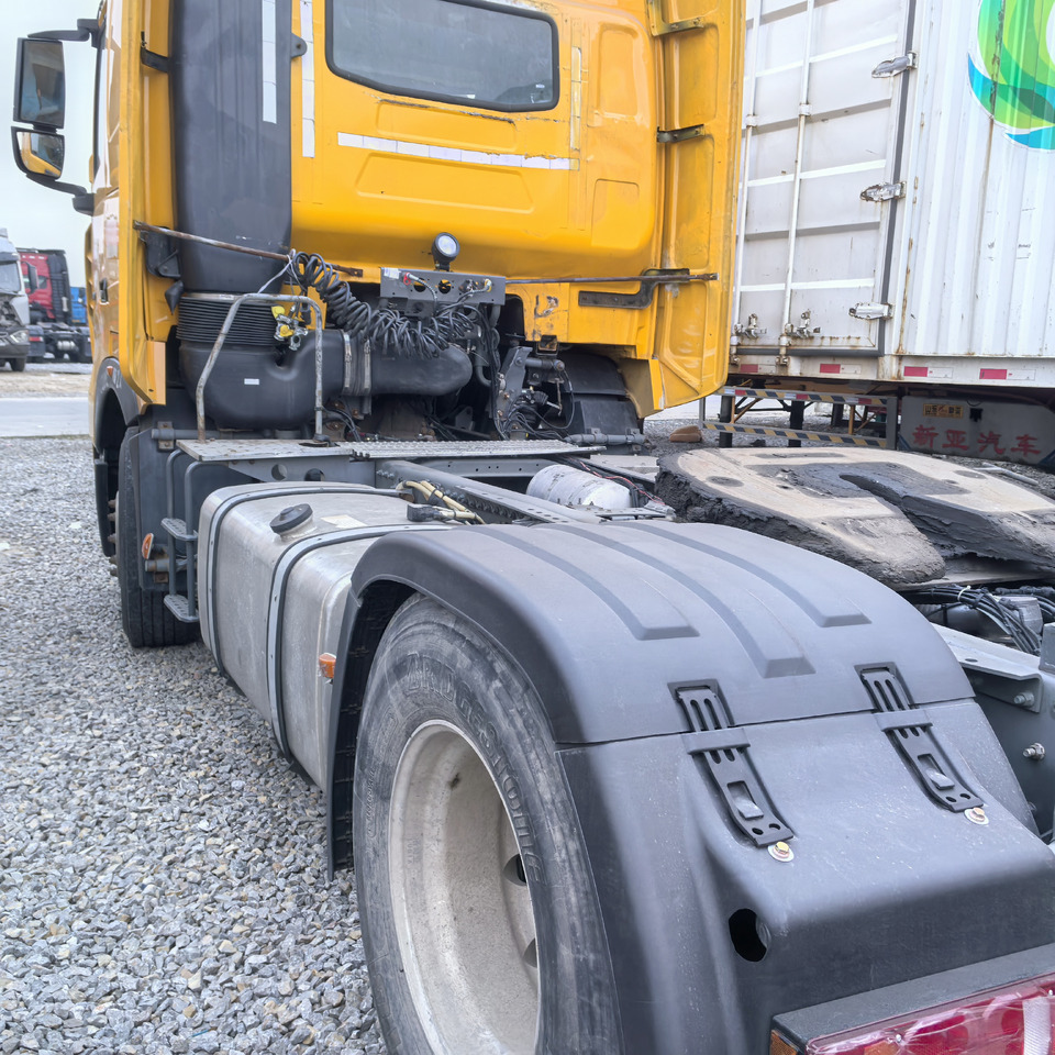 SINOTRUK Howo T7H 480 4x2 - Cabeza tractora: foto 4 SINOTRUK Howo T7H 480 4x2 - Cabeza tractora: foto 4