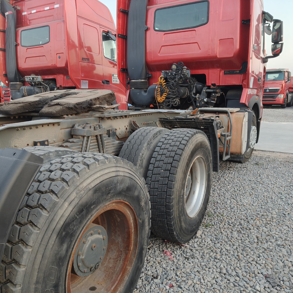 SINOTRUK Howo T7H 6x4 - Cabeza tractora: foto 2 SINOTRUK Howo T7H 6x4 - Cabeza tractora: foto 2