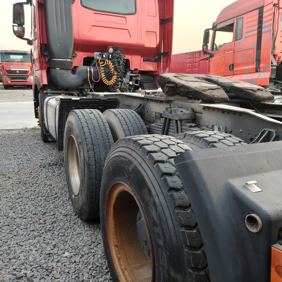 SINOTRUK Howo T7H 6x4 - Cabeza tractora: foto 4 SINOTRUK Howo T7H 6x4 - Cabeza tractora: foto 4