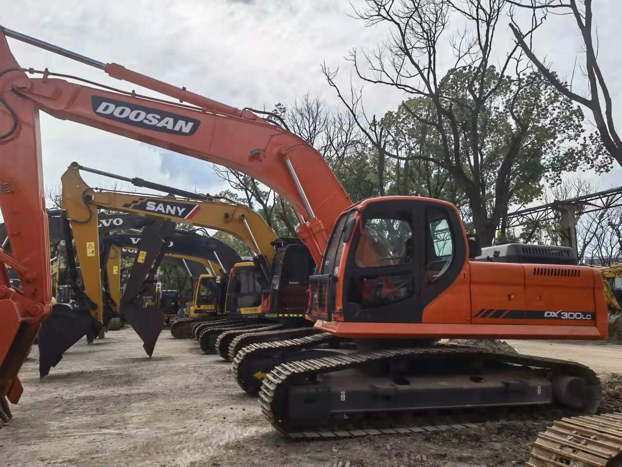 DOOSAN DX300 - Excavadora de cadenas: foto 1 DOOSAN DX300 - Excavadora de cadenas: foto 1