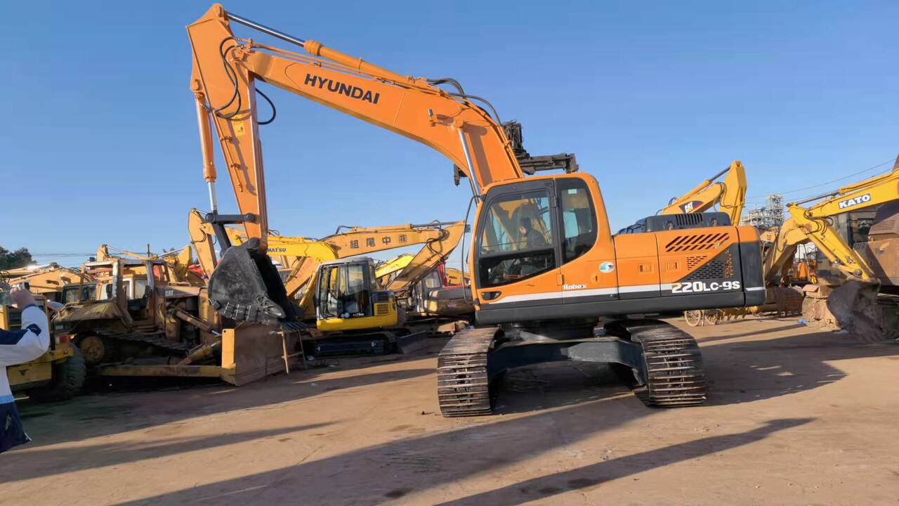 HYUNDAI 220LC-9S - Excavadora de cadenas: foto 4 HYUNDAI 220LC-9S - Excavadora de cadenas: foto 4