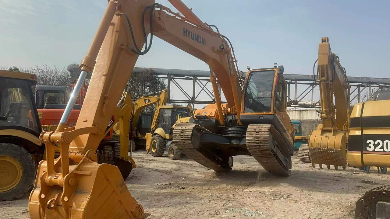 HYUNDAI 220LC-9S - Excavadora de cadenas: foto 4 HYUNDAI 220LC-9S - Excavadora de cadenas: foto 4