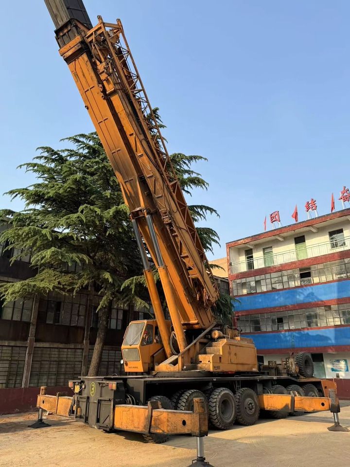 LIEBHERR - Autogrúa: foto 1 LIEBHERR - Autogrúa: foto 1