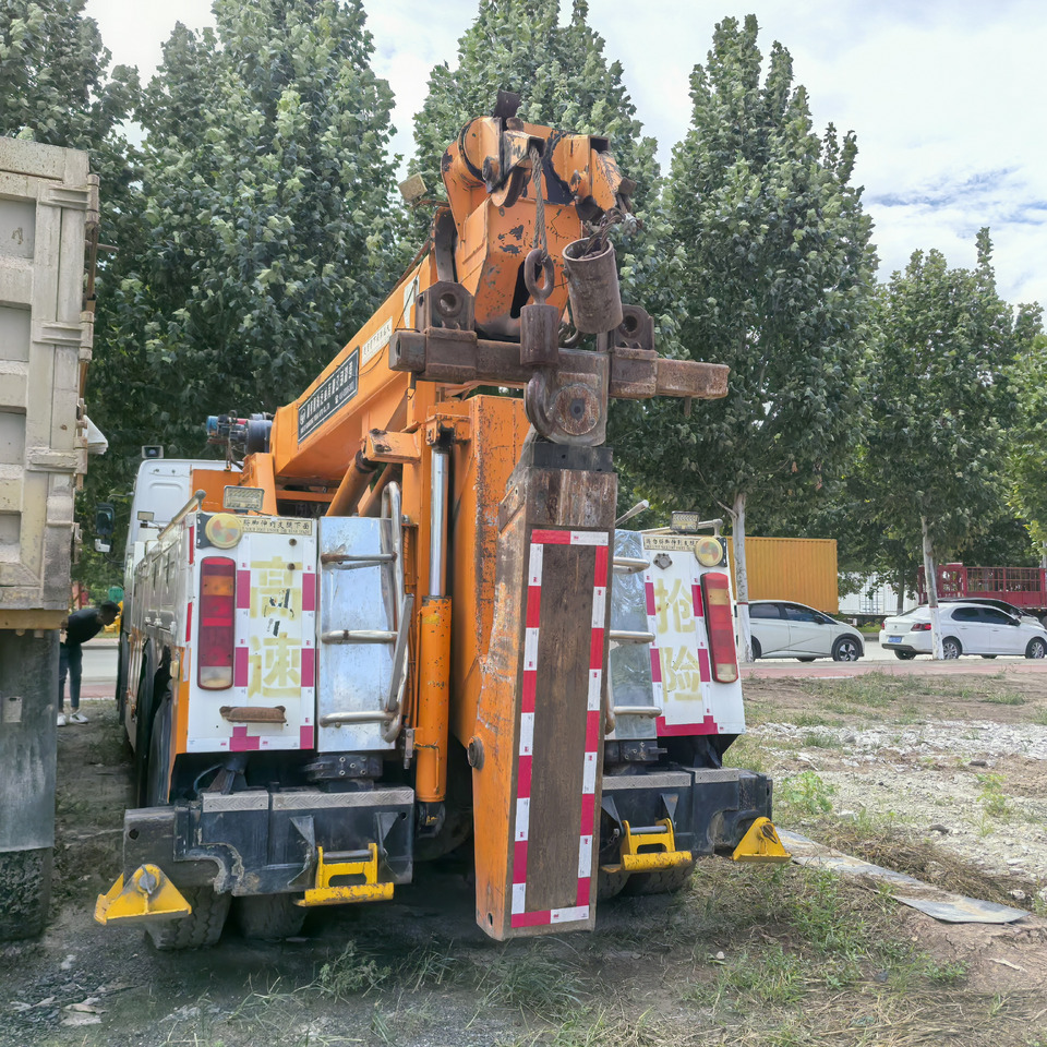 SINOTRUK Howo 8x4 - Camión grúa: foto 4 SINOTRUK Howo 8x4 - Camión grúa: foto 4