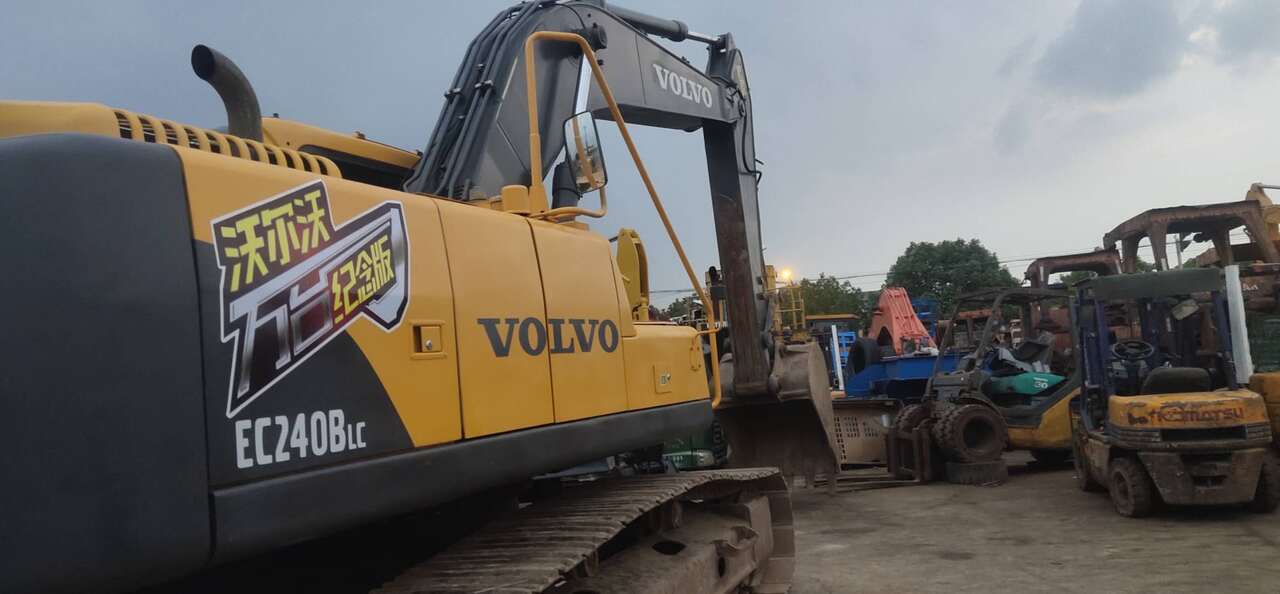 VOLVO EC240BLC - Excavadora de cadenas: foto 1 VOLVO EC240BLC - Excavadora de cadenas: foto 1