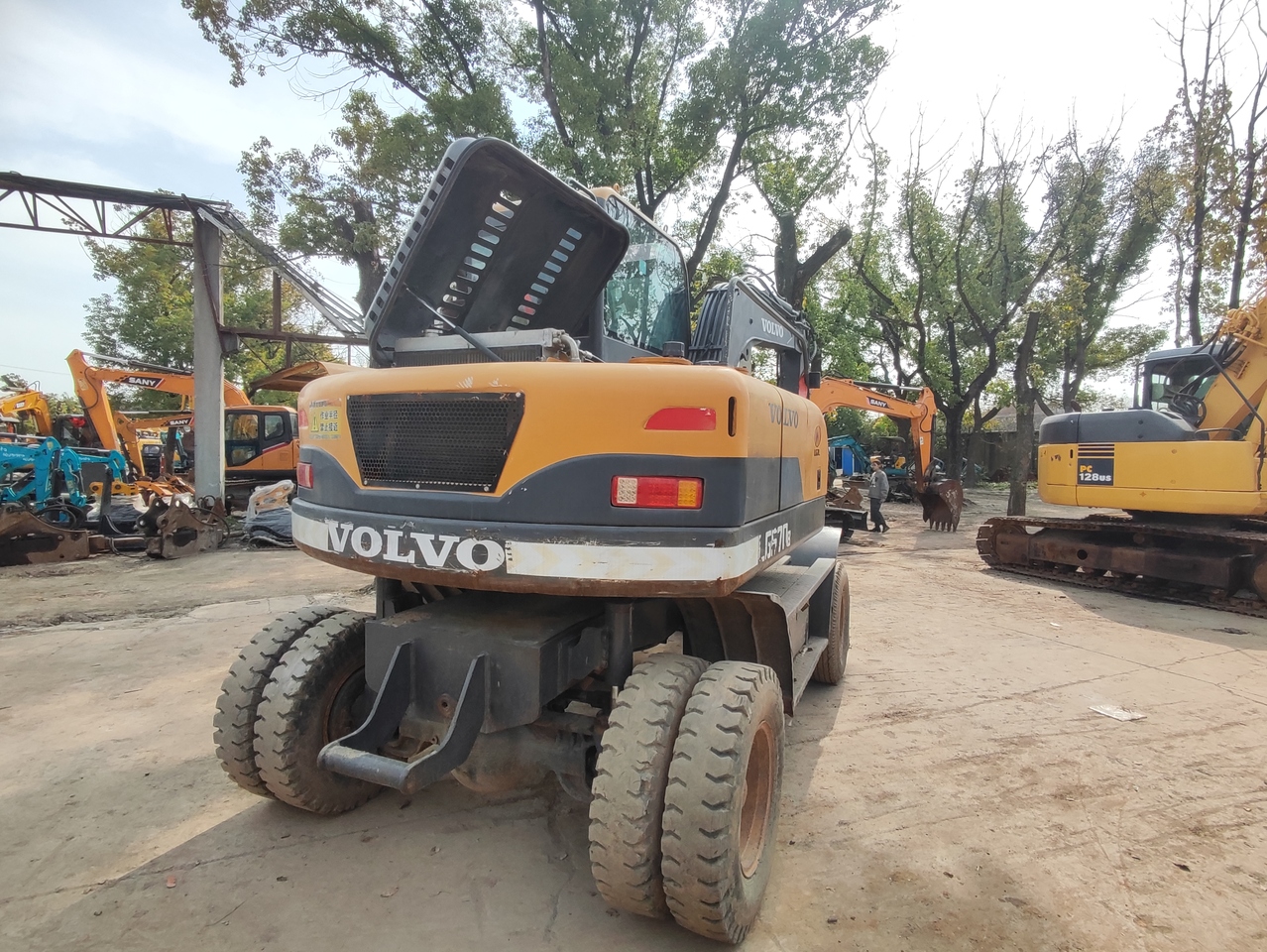 VOLVO LG670BM-wheel excavator - Excavadora de ruedas: foto 2 VOLVO LG670BM-wheel excavator - Excavadora de ruedas: foto 2
